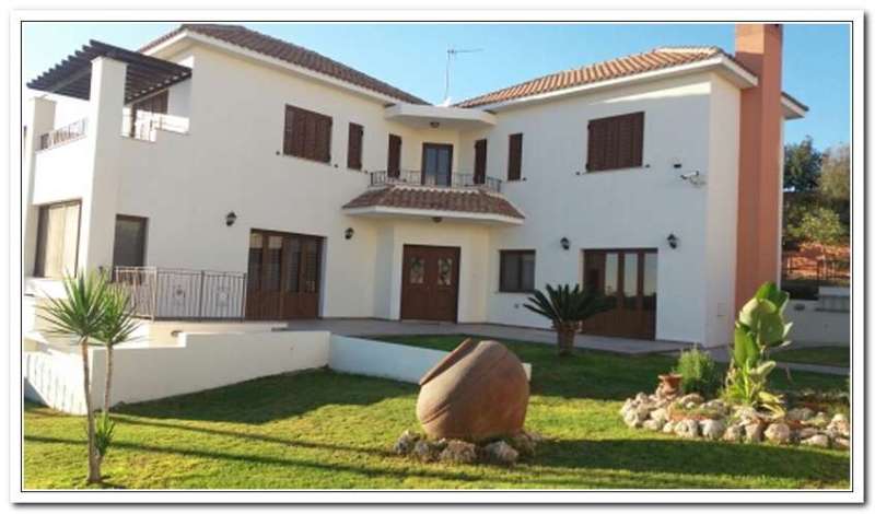 5 bed house in Choletria with central heating