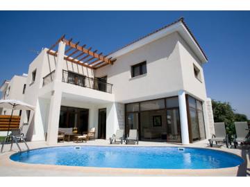 Exclusive villa for rent in Ayia Marinouda