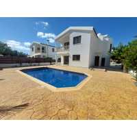 Unfurnished villa for long term rent 